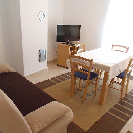 Apartments Petricevic 2 Selce Exterior foto