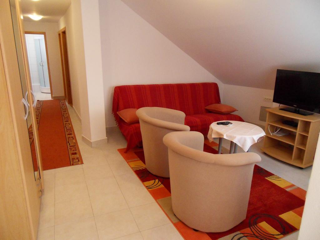 Apartments Petricevic 2 Selce Zimmer foto