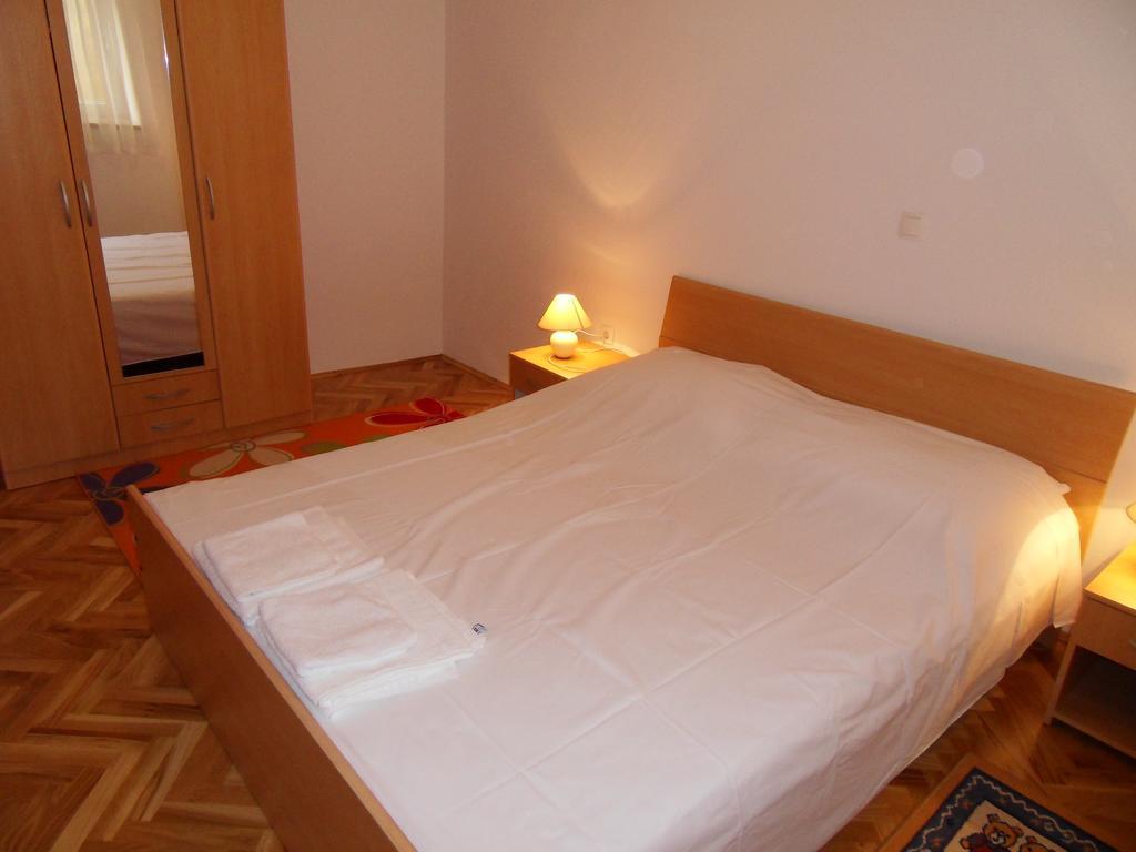 Apartments Petricevic 2 Selce Exterior foto